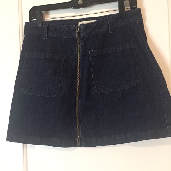 Madewell Denim Zipper Front Utility Mini Skirt
30 - Picture 6 of 8
